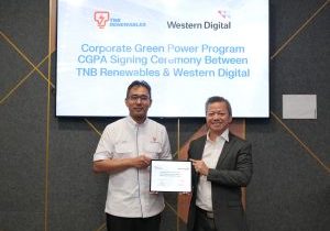 Pic#1 - Zahiri Hashim, Chief New Energy Officer, TNB and Dato’ Bock Kim Lee, Senior Vice President, Western Digital